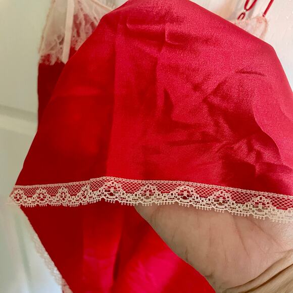 Victoria's Secret Red Satin Chemise Cream Lace Sexy Nightie Lingerie Size Small - Picture 4 of 7